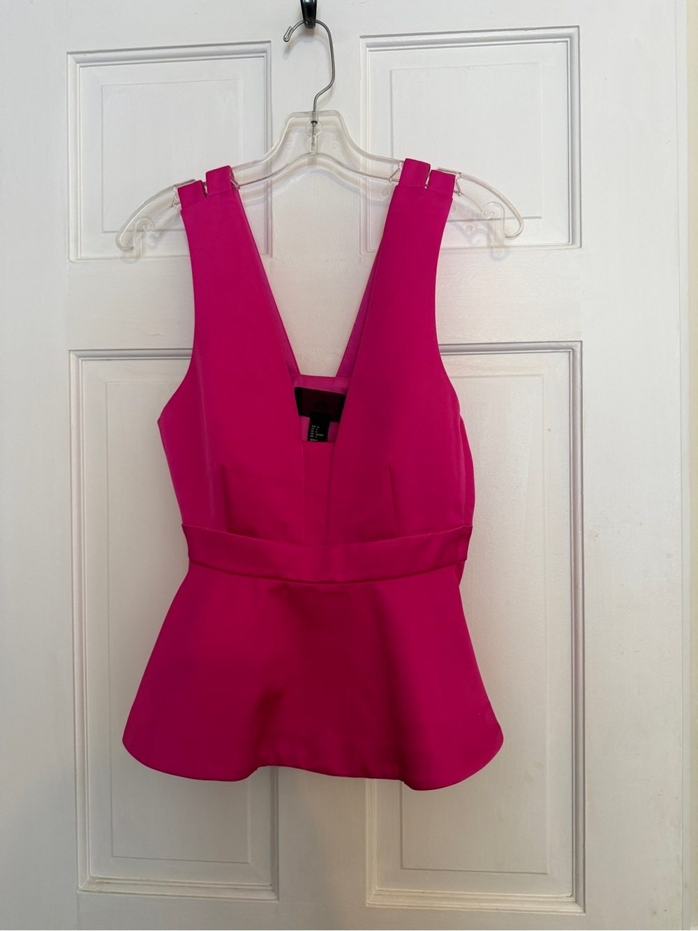 H&M Sleeveless Deep V Peplum Top in Fuchsia